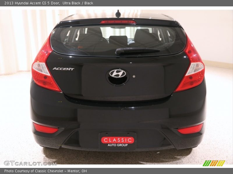 Ultra Black / Black 2013 Hyundai Accent GS 5 Door