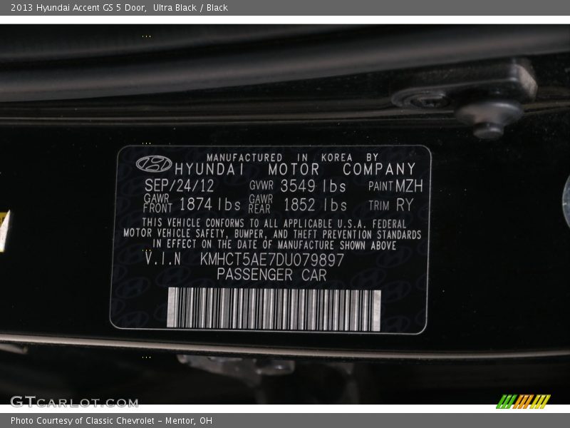 Ultra Black / Black 2013 Hyundai Accent GS 5 Door