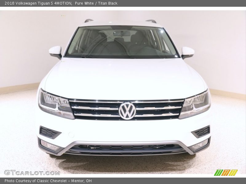Pure White / Titan Black 2018 Volkswagen Tiguan S 4MOTION