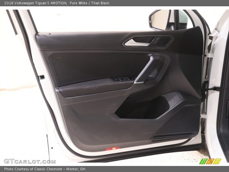 Pure White / Titan Black 2018 Volkswagen Tiguan S 4MOTION
