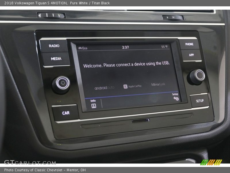 Pure White / Titan Black 2018 Volkswagen Tiguan S 4MOTION