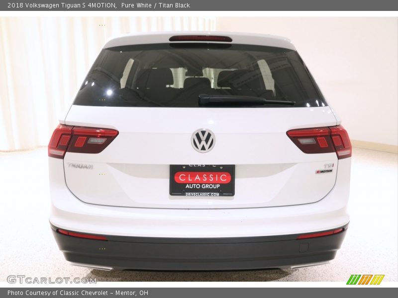 Pure White / Titan Black 2018 Volkswagen Tiguan S 4MOTION