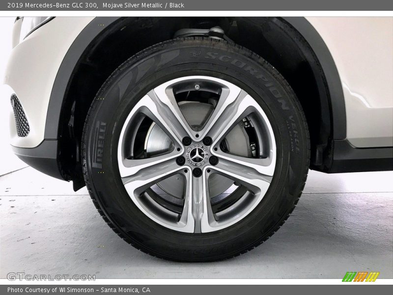 Mojave Silver Metallic / Black 2019 Mercedes-Benz GLC 300