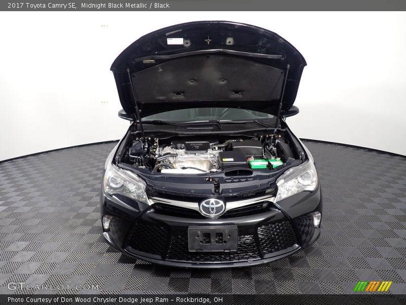 Midnight Black Metallic / Black 2017 Toyota Camry SE