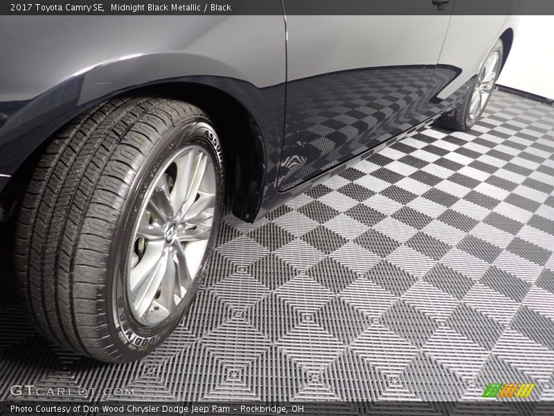 Midnight Black Metallic / Black 2017 Toyota Camry SE