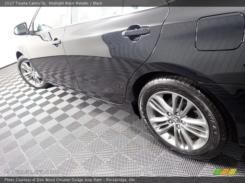 Midnight Black Metallic / Black 2017 Toyota Camry SE