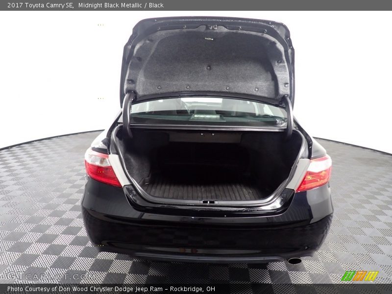 Midnight Black Metallic / Black 2017 Toyota Camry SE