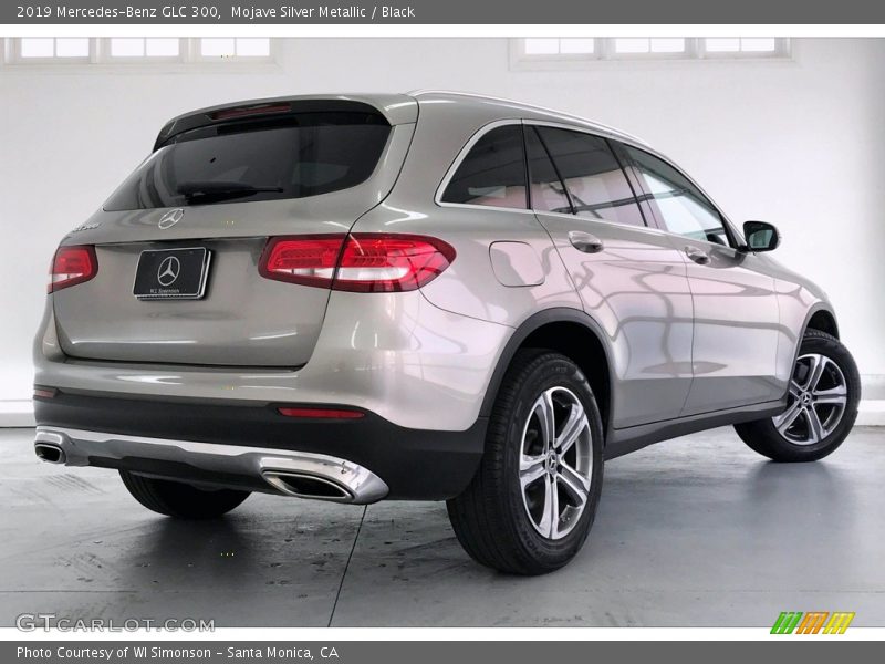 Mojave Silver Metallic / Black 2019 Mercedes-Benz GLC 300