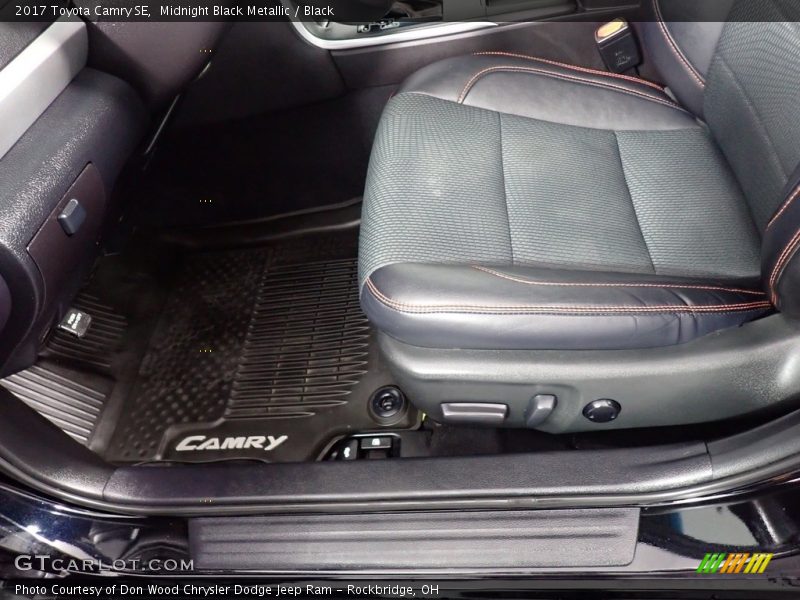 Midnight Black Metallic / Black 2017 Toyota Camry SE