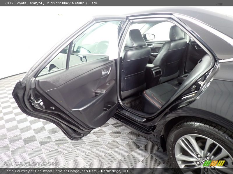 Midnight Black Metallic / Black 2017 Toyota Camry SE
