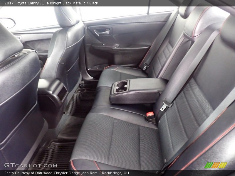 Midnight Black Metallic / Black 2017 Toyota Camry SE