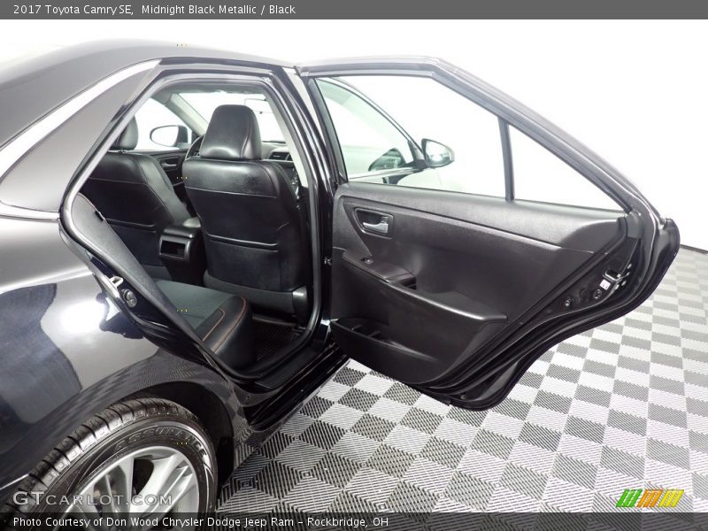 Midnight Black Metallic / Black 2017 Toyota Camry SE