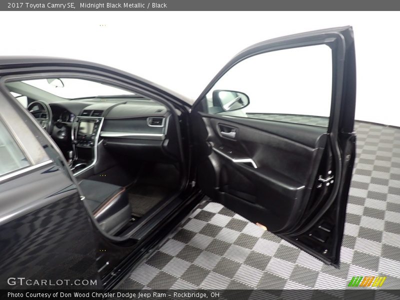 Midnight Black Metallic / Black 2017 Toyota Camry SE