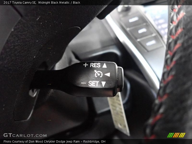 Midnight Black Metallic / Black 2017 Toyota Camry SE