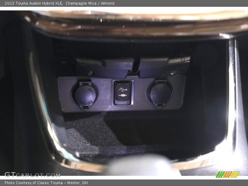 Champagne Mica / Almond 2013 Toyota Avalon Hybrid XLE