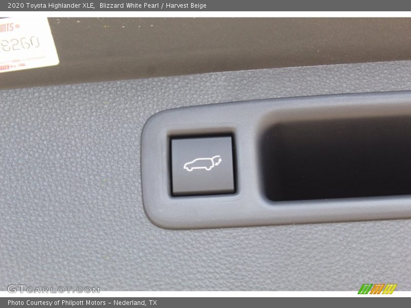 Blizzard White Pearl / Harvest Beige 2020 Toyota Highlander XLE