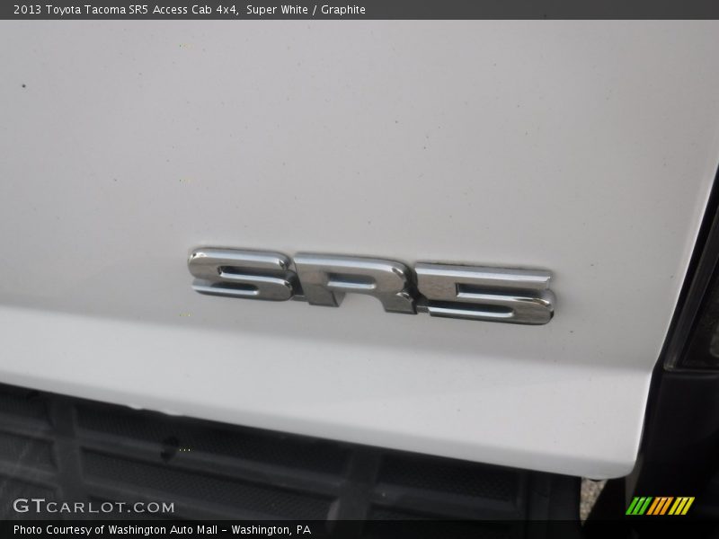 Super White / Graphite 2013 Toyota Tacoma SR5 Access Cab 4x4