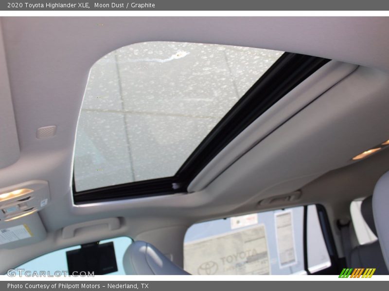 Moon Dust / Graphite 2020 Toyota Highlander XLE