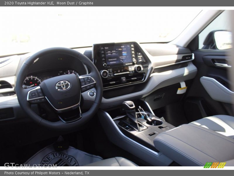 Moon Dust / Graphite 2020 Toyota Highlander XLE