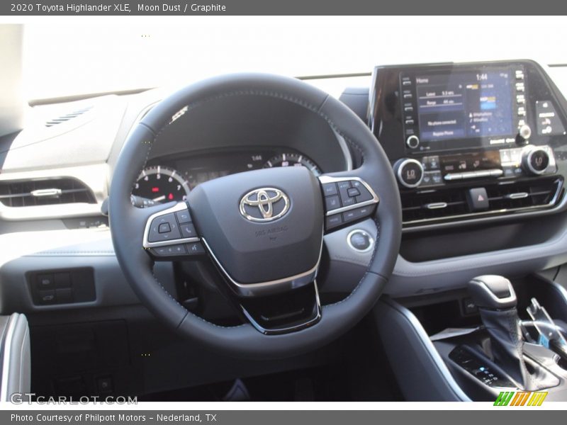 Moon Dust / Graphite 2020 Toyota Highlander XLE