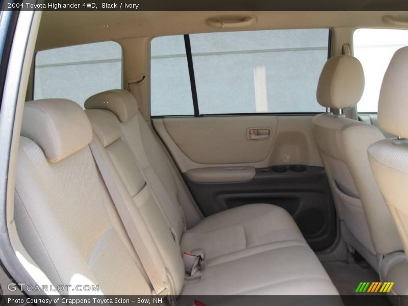 Black / Ivory 2004 Toyota Highlander 4WD
