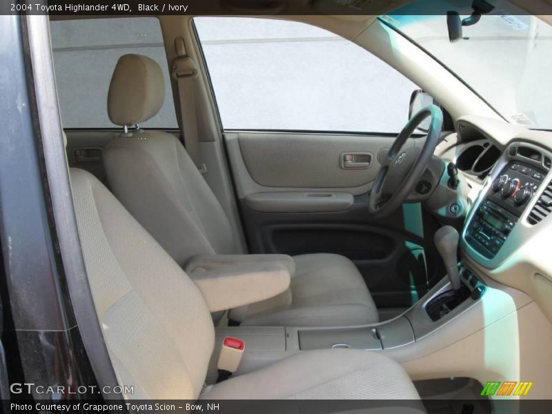 Black / Ivory 2004 Toyota Highlander 4WD