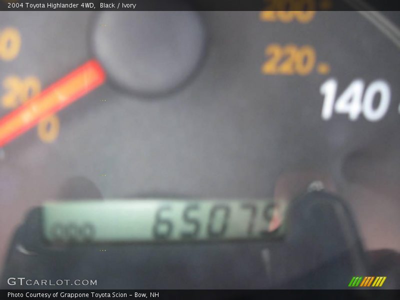 Black / Ivory 2004 Toyota Highlander 4WD