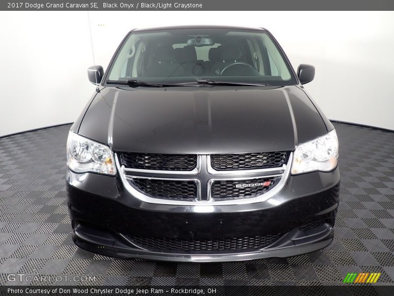 Black Onyx / Black/Light Graystone 2017 Dodge Grand Caravan SE