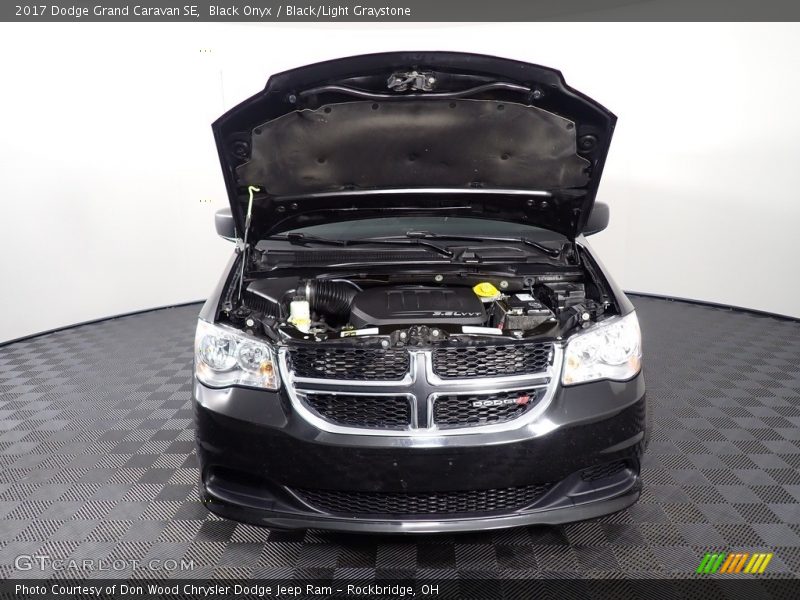 Black Onyx / Black/Light Graystone 2017 Dodge Grand Caravan SE