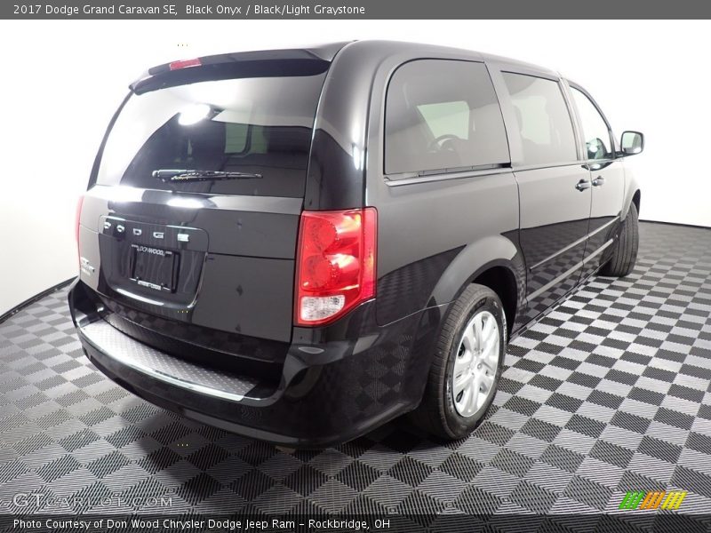 Black Onyx / Black/Light Graystone 2017 Dodge Grand Caravan SE