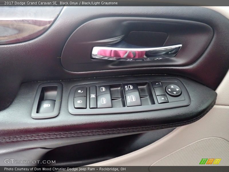 Black Onyx / Black/Light Graystone 2017 Dodge Grand Caravan SE