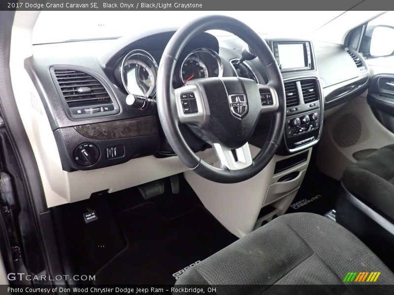 Black Onyx / Black/Light Graystone 2017 Dodge Grand Caravan SE
