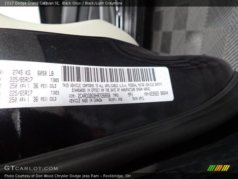 Black Onyx / Black/Light Graystone 2017 Dodge Grand Caravan SE