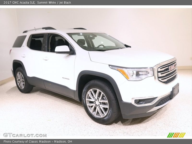 Front 3/4 View of 2017 Acadia SLE
