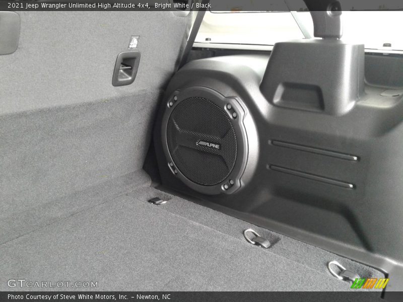 Bright White / Black 2021 Jeep Wrangler Unlimited High Altitude 4x4
