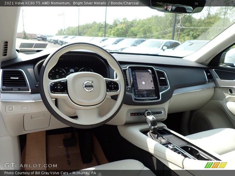 Dashboard of 2021 XC90 T5 AWD Momentum