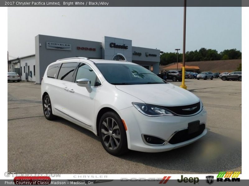 Bright White / Black/Alloy 2017 Chrysler Pacifica Limited