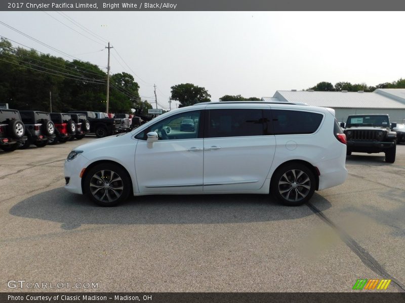 Bright White / Black/Alloy 2017 Chrysler Pacifica Limited