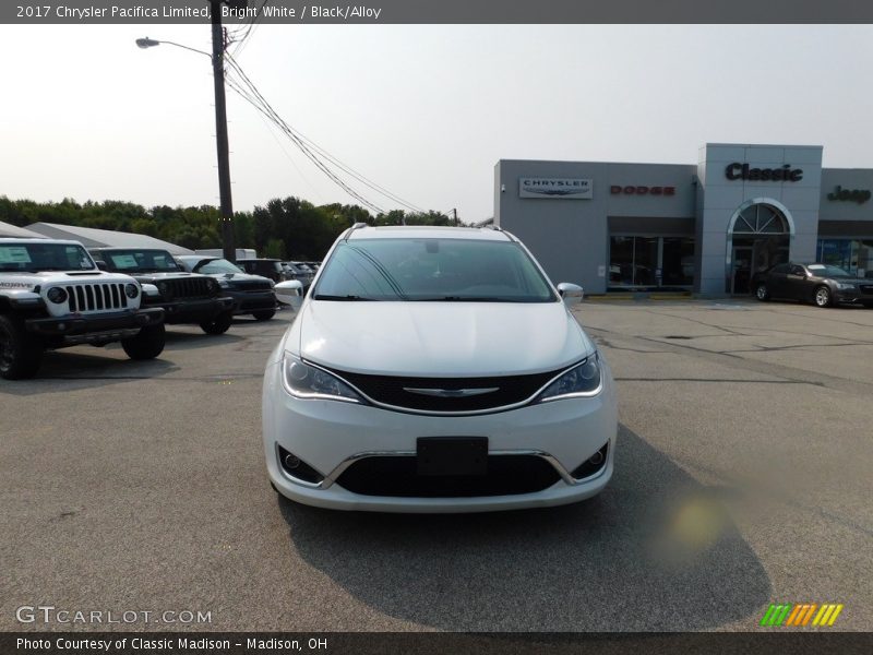 Bright White / Black/Alloy 2017 Chrysler Pacifica Limited
