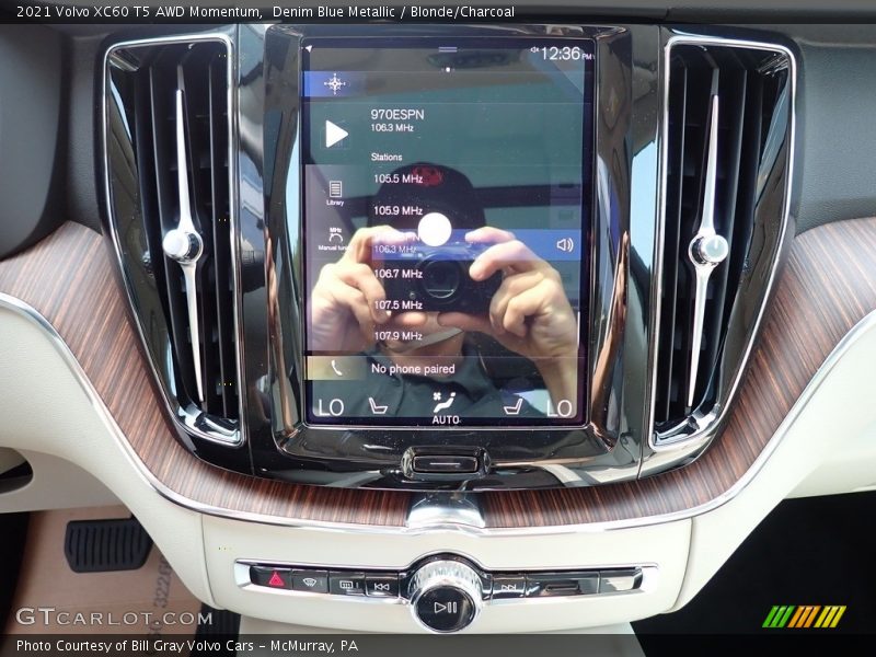 Denim Blue Metallic / Blonde/Charcoal 2021 Volvo XC60 T5 AWD Momentum
