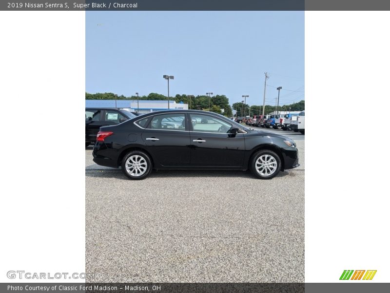 Super Black / Charcoal 2019 Nissan Sentra S