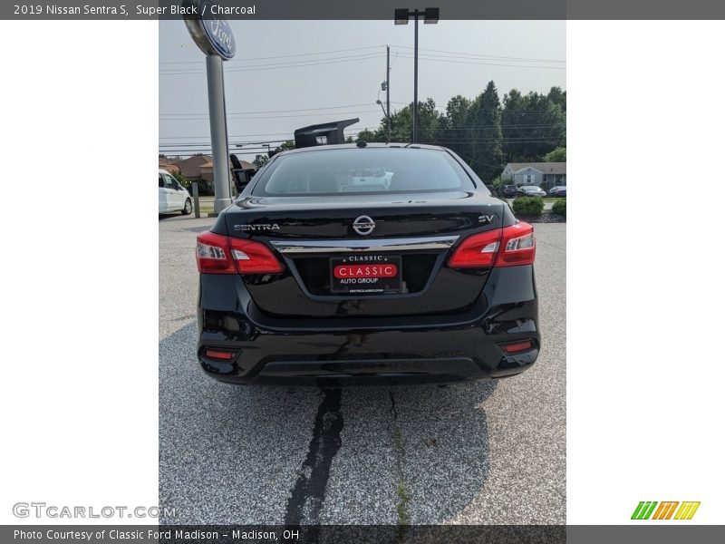 Super Black / Charcoal 2019 Nissan Sentra S
