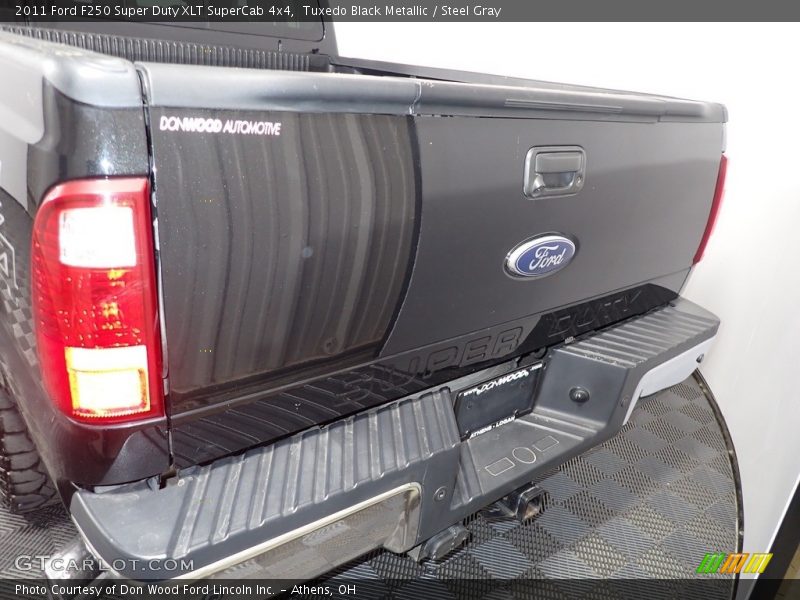 Tuxedo Black Metallic / Steel Gray 2011 Ford F250 Super Duty XLT SuperCab 4x4