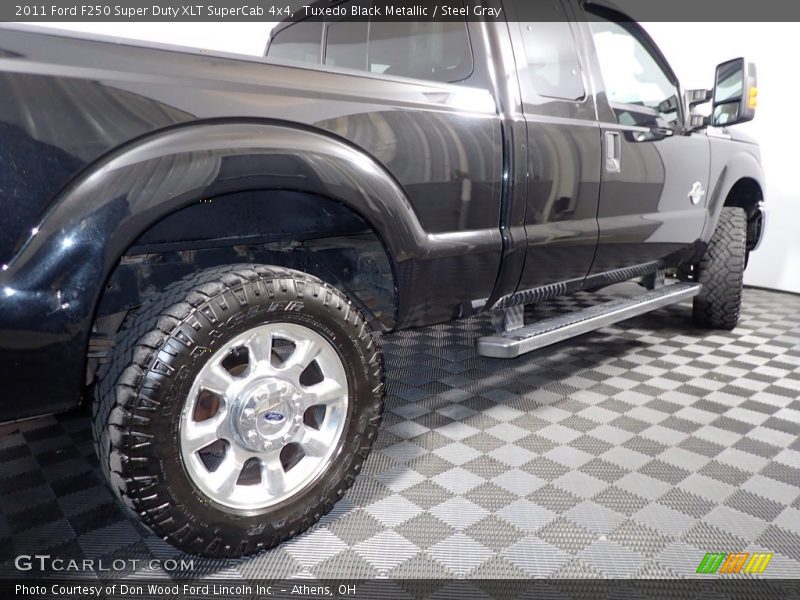 Tuxedo Black Metallic / Steel Gray 2011 Ford F250 Super Duty XLT SuperCab 4x4