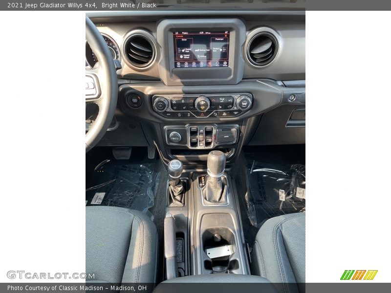  2021 Gladiator Willys 4x4 8 Speed Automatic Shifter