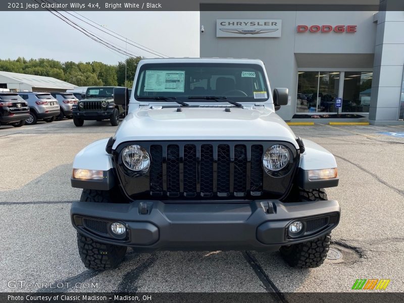 Bright White / Black 2021 Jeep Gladiator Willys 4x4