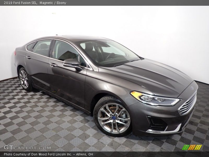 Front 3/4 View of 2019 Fusion SEL