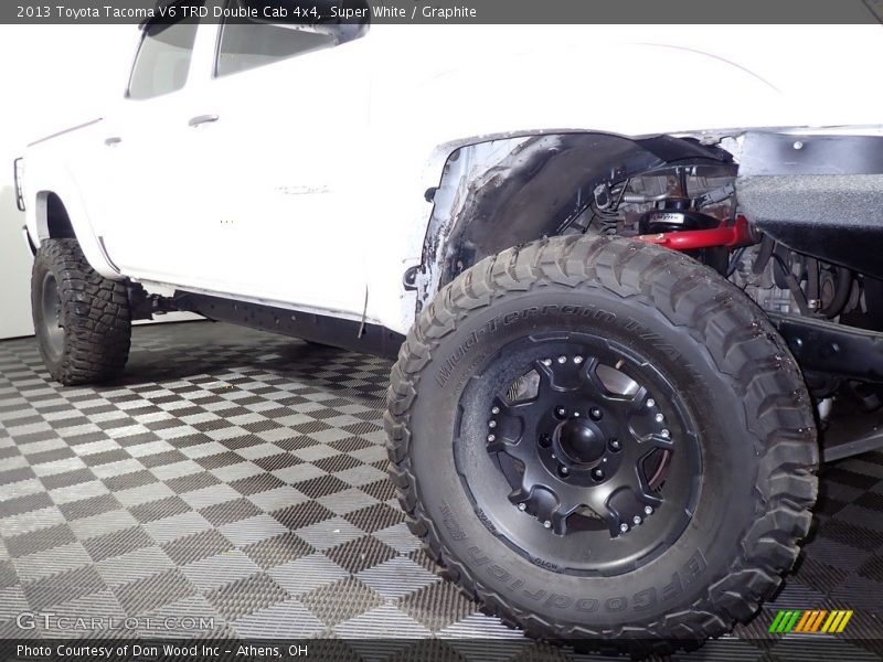 Super White / Graphite 2013 Toyota Tacoma V6 TRD Double Cab 4x4
