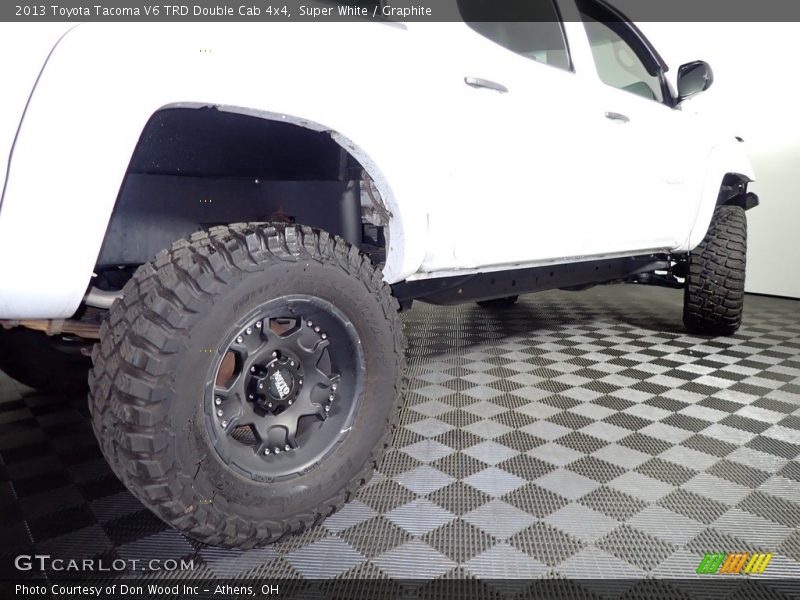 Super White / Graphite 2013 Toyota Tacoma V6 TRD Double Cab 4x4
