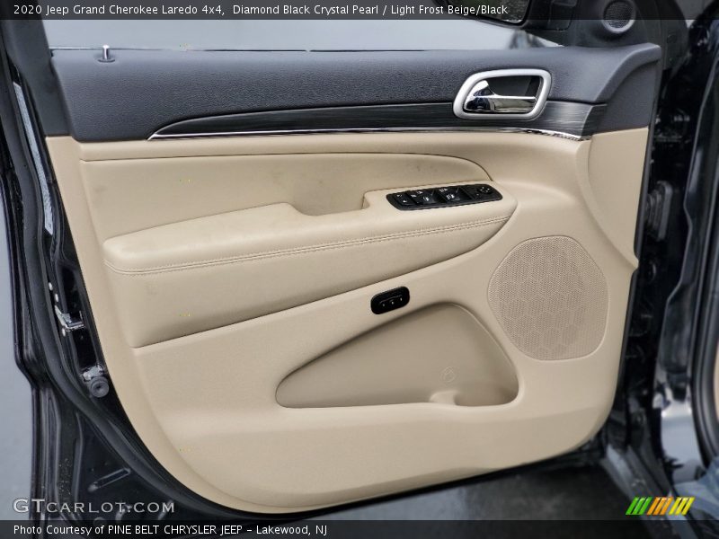 Diamond Black Crystal Pearl / Light Frost Beige/Black 2020 Jeep Grand Cherokee Laredo 4x4
